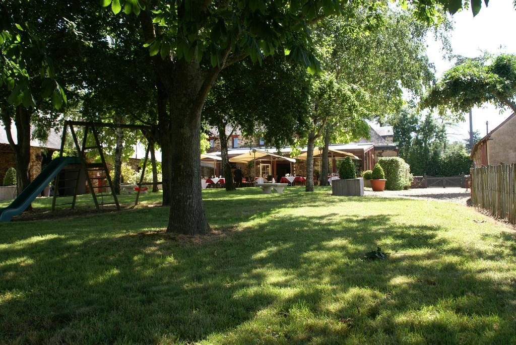 Les Roulottes & Cottages Du Moulin Chenillé-Changé Esterno foto