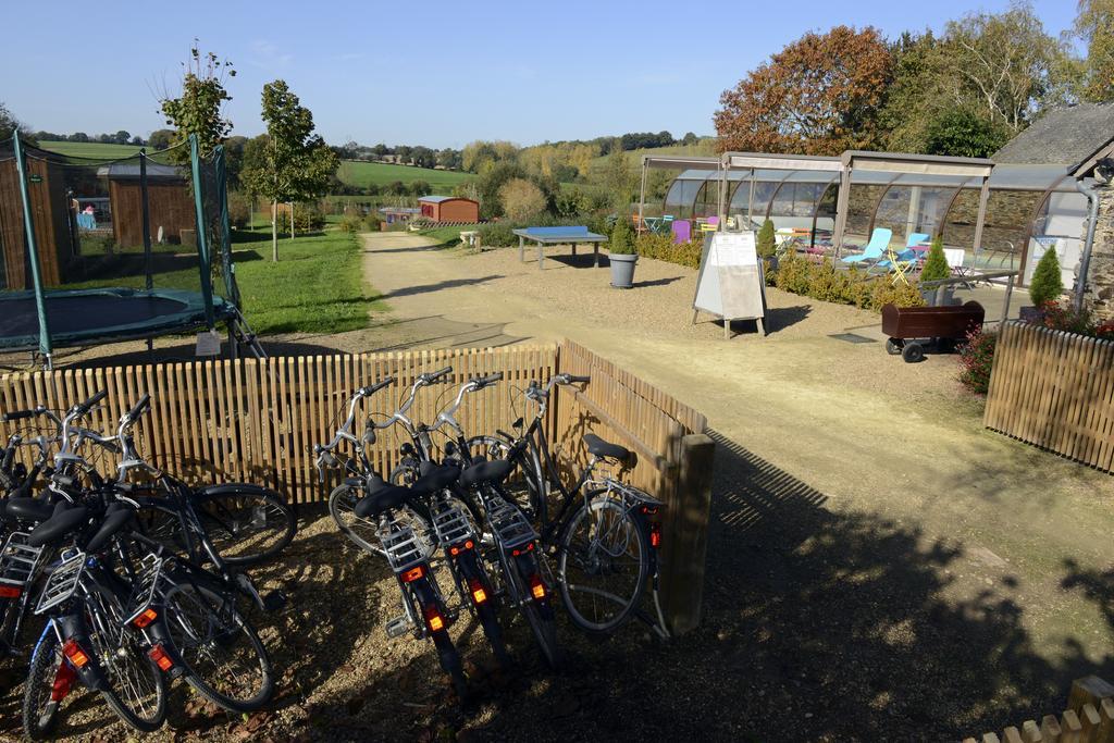 Les Roulottes & Cottages Du Moulin Chenillé-Changé Esterno foto
