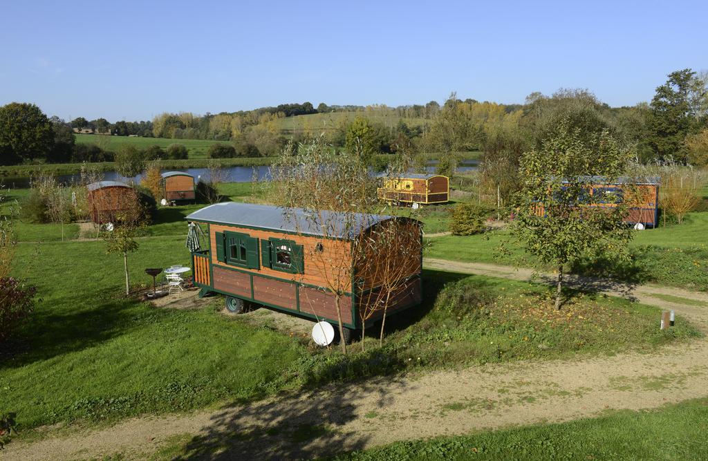Les Roulottes & Cottages Du Moulin Chenillé-Changé Esterno foto