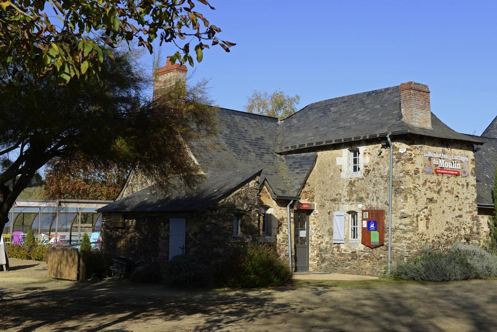 Les Roulottes & Cottages Du Moulin Chenillé-Changé Esterno foto