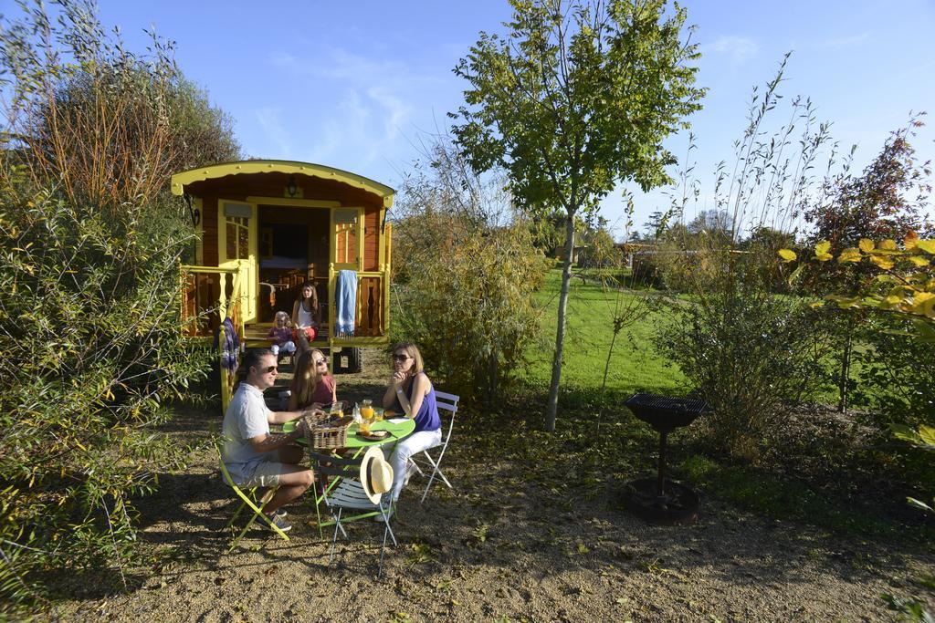 Les Roulottes & Cottages Du Moulin Chenillé-Changé Esterno foto