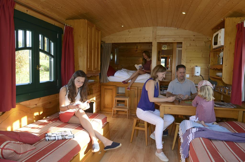 Les Roulottes & Cottages Du Moulin Chenillé-Changé Esterno foto