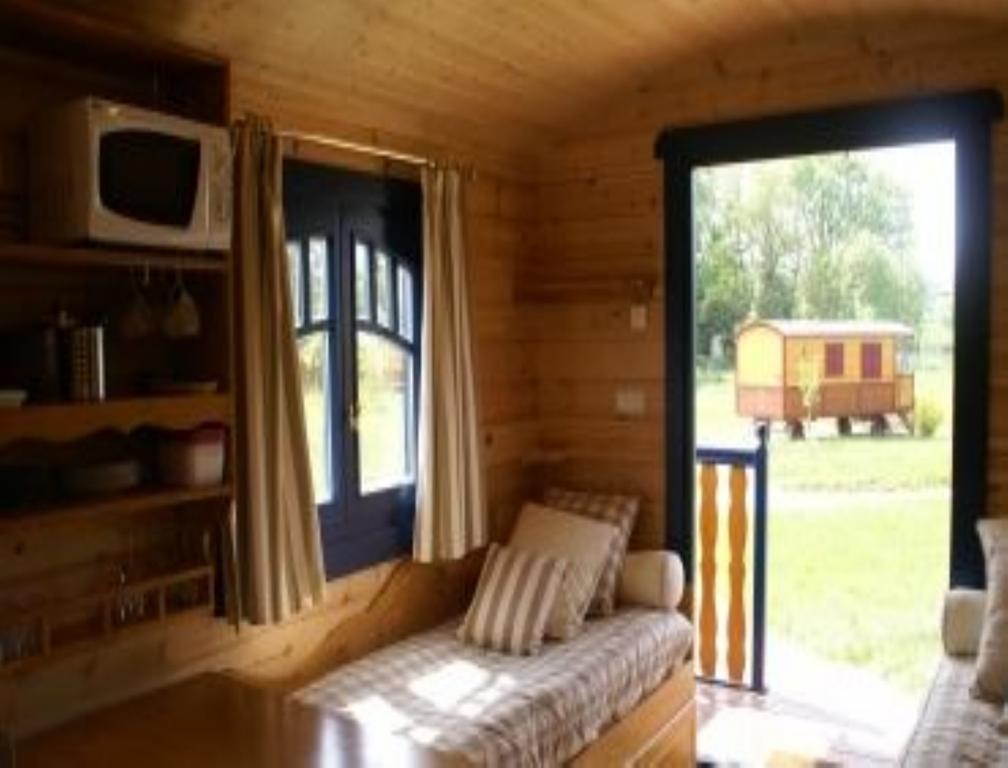 Les Roulottes & Cottages Du Moulin Chenillé-Changé Esterno foto